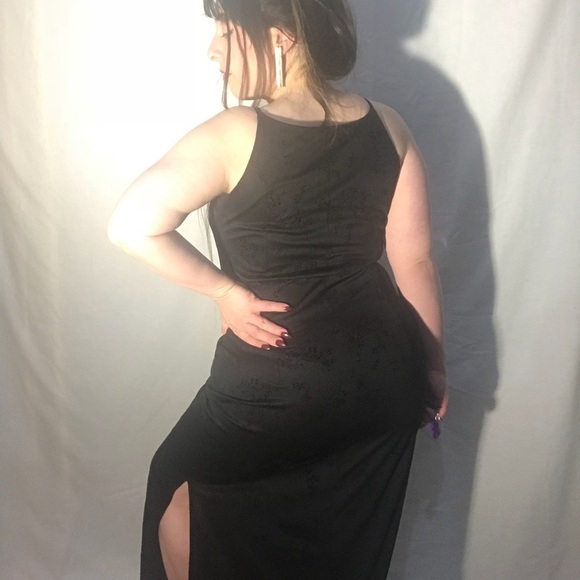 Alesia Black Maxi  Dress - Picture 5 of 8